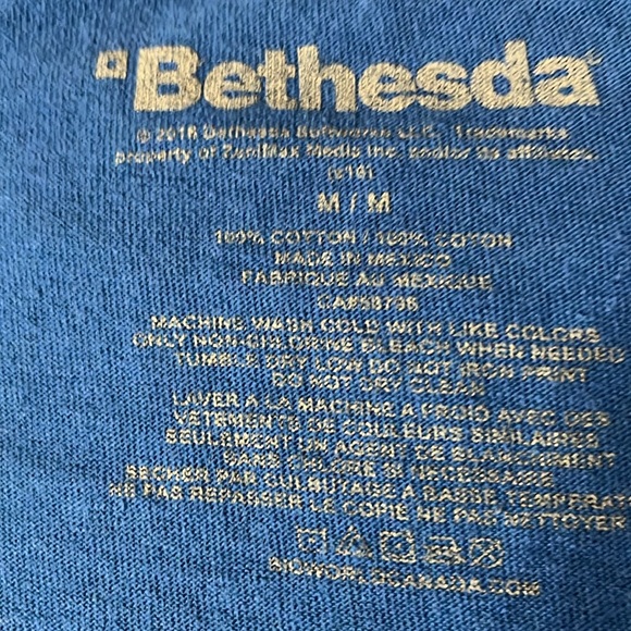 ⚡️HostPick⚡️Men's Fallout T-shirt Size Medium - Picture 4 of 4